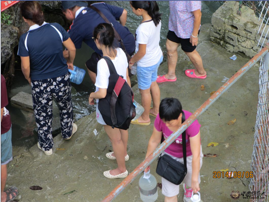我在这里站了10多分钟就看见很多人来，这可是xia