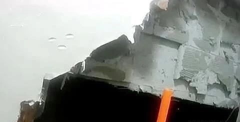 回家发现客厅墙被砸穿？原来都是没换锁惹得祸！